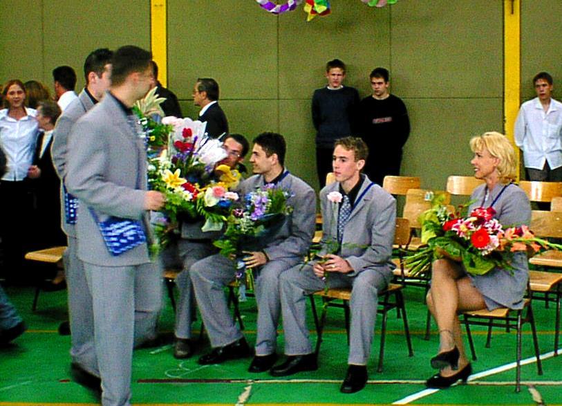 A 2002/2003-as tanévben már kettő informatika (szoftver) szakmacsoportos osztályt szerveztünk, így a 9.