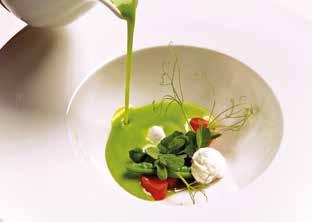 CHICKEN SOUP WITH CHICKEN RAVIOLI AND VEGETABLES CSIRKELEVES