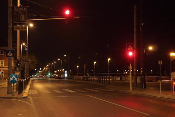 A rendszer üzemmódja Folyamatos Időszakos Példa A RENDSZER ÜZEMMÓDJA PÉLDA Éjjel-nappal szünet nélkül működő jelzőlámpás csomópont fényjelző készüléke.