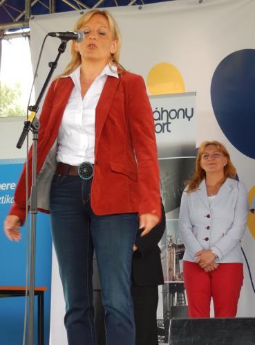 A következő titok pedig az volt, vajon a felhős reggel és délelőtt nem riasztja-e távolabbra a vasutasokat, mint a legközelebbi sátor.