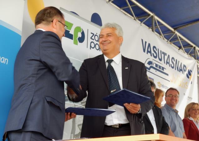 Kelet-magyarországi régió vezeti a vasutat, minden paraméterében ez a terület a legjobb, majd megkérte a kollégákat, mondják el gyerekeiknek, miért jó vasutasnak lenni.