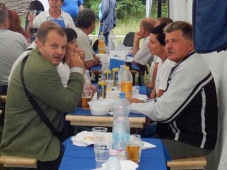időjárásnak, meg a szórakozni és barátkozni