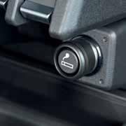 Magasított pereme segít tisztán tartani a lábteret, Jimny logóval, 4 db-os szett.