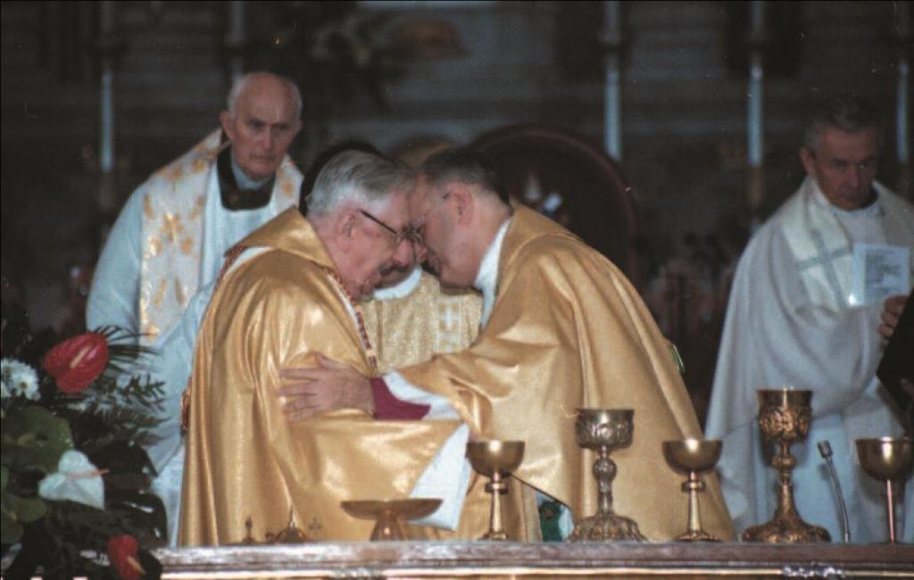 2000. augusztus 20-án nagyszabású ünnepség köszöntötte Szent István királyunkat neves külföldi vendégek jelenlétében. A Szentatyát Angelo Sodano bíboros-államtitkár képviselte. Ugyancsak jelen volt I.