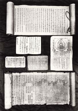 A lezárt barlang titka Stein Aurél 1907 márciusában érkezett Dunhuangba, ahol egy türk kereskedőtől hallott téveteg híreket valami rejtegetett régi kézirathalmazról, melyet állítólag néhány éve