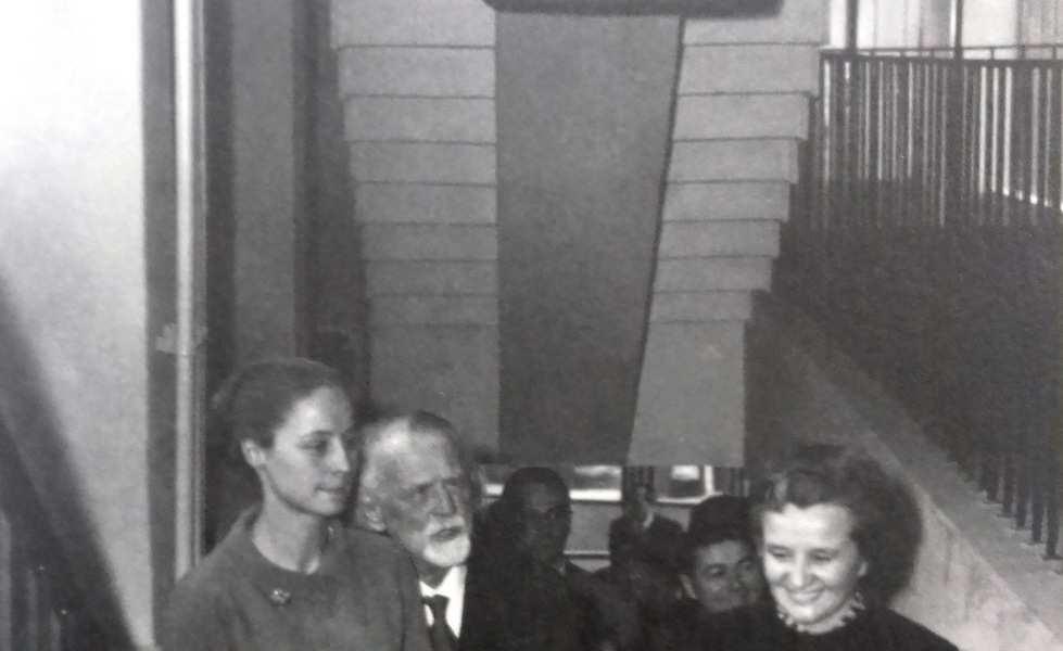 1947. december 16-án szülővárosa díszpolgárává avatta Kodályt. Az ünnepségen a Tanítóképző énekkara és helyi óvodások énekeltek Szentkirályi Márta tanítónő vezetésével.