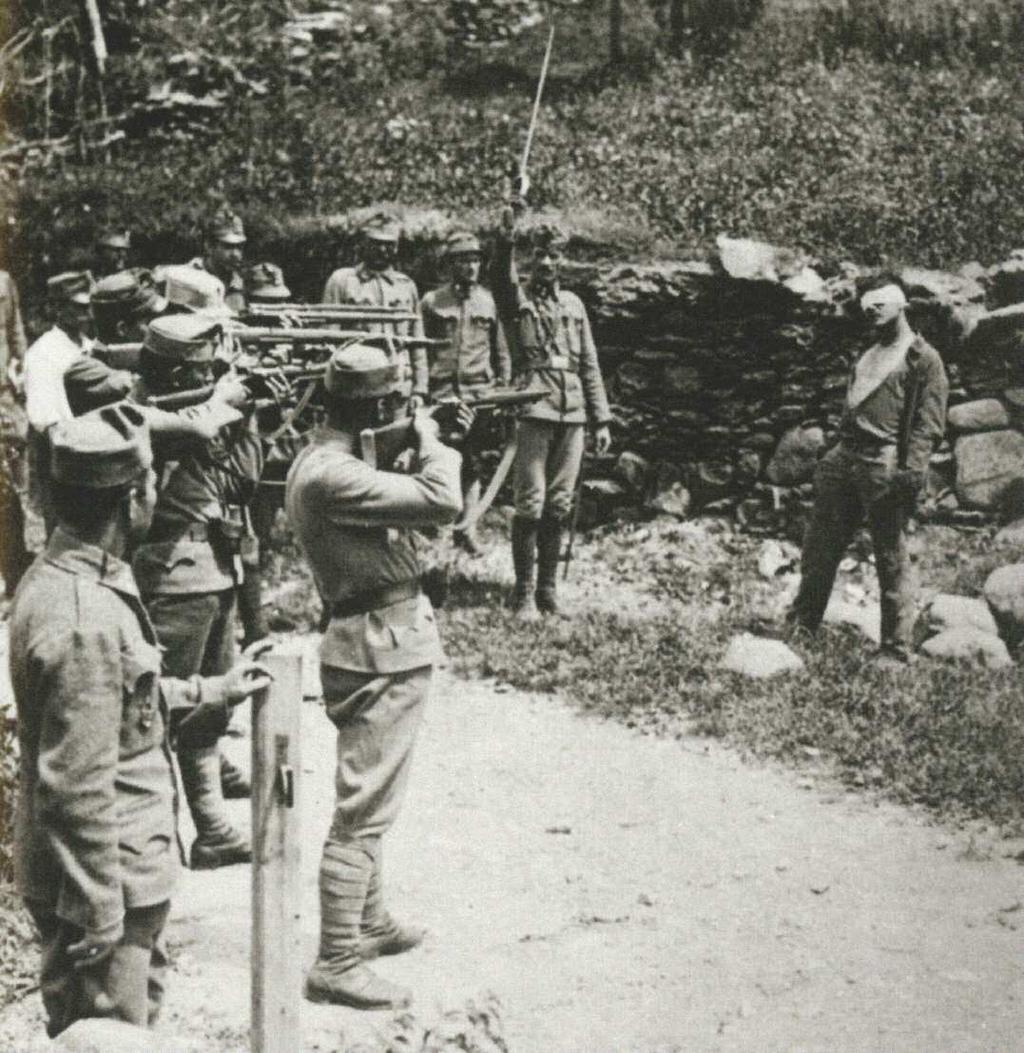 gabb olajnagyhatalomban a nyílt utcán, egy éles karddal hajtják végre a kivégzéseket. Amikor 1975-ben Fejszál királyt saját unokaöccse agyonlőtte egy fogadáson, neki sem kegyelmeztek.