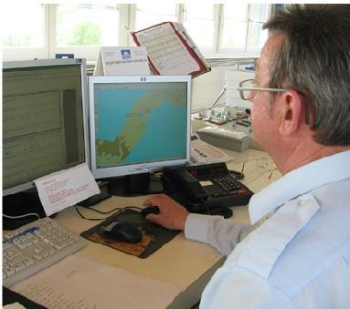 River Information Services (RIS) felhasználóra szabott információs szolgáltatások Funkciók: Biztonság fokozása - tájékoztatás az infrastruktúráról (vízi útról, kikötőkről), balesetekről, veszélyes