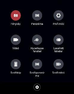 és használata esetén a kamera intelligens módon beállítja a fénykép elkészítéséhez leginkább megfelelő vakufényerőt. Szelfikép módban megérintheti a vaku ikont is a vaku be- és kikapcsolásához.