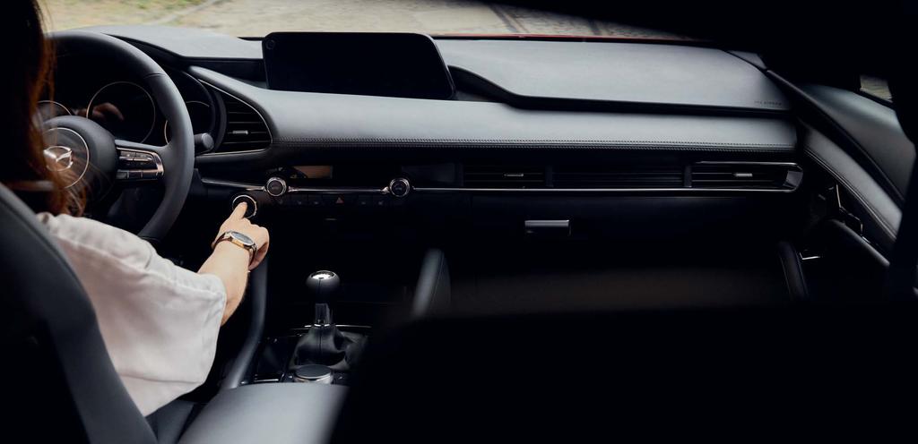 KAPCSOLAT AZ AUTÓ ÉS VEZETŐJE KÖZÖTT Minden Mazda modell célja ugyanaz: az egység megteremtése a jármű és vezetője között. Ha ezt a tökéletes kapcsolatot érzi, érzékei kifinomulnak.