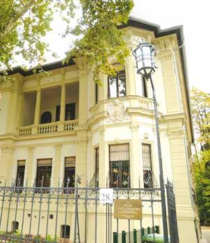 Fasori Kicsinyek Óvodája Óvodavezető Barkóczi Mariann Elérhetőségek Cím: Városligeti fasor 28. Telefon: +36 1 342 6089 E-mail: info@fasorikicsinyek.