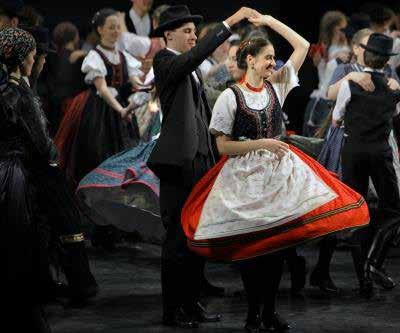 AGÓRA NYÁR 06.26. Zenélő Udvar - Udvaros Dorottya önálló zenés estje 06.27. Zenélő udvar - Corazon Flamenco Duó és Bravado gitár duó 06.28.