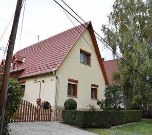 beépítéses és/vagy megemelt pinceszinttel (alagsorral) rendelkezik, az