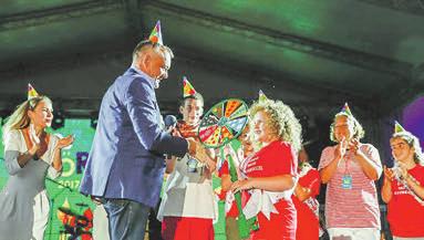 Már a hét elején is nagy volt a készülődés, díszítették a várost, készültek a helyszínek, érkeztek a mutatványosok, árusok, kézművesek és a finomságokat kínálók sokasága is.