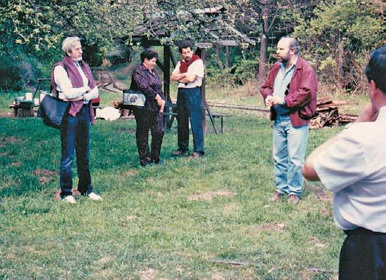 A pályát elsősorban a napos helyeken gaz, majd cserjék vették birtokba... A Szobi Gazdasági Vasútra is rossz idők jártak.
