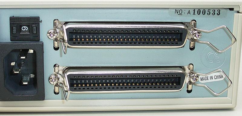 SCSI INTERFÉSZ SCSI Small Computer System Interface (SCSI) Szabványos I/O busz Nagy