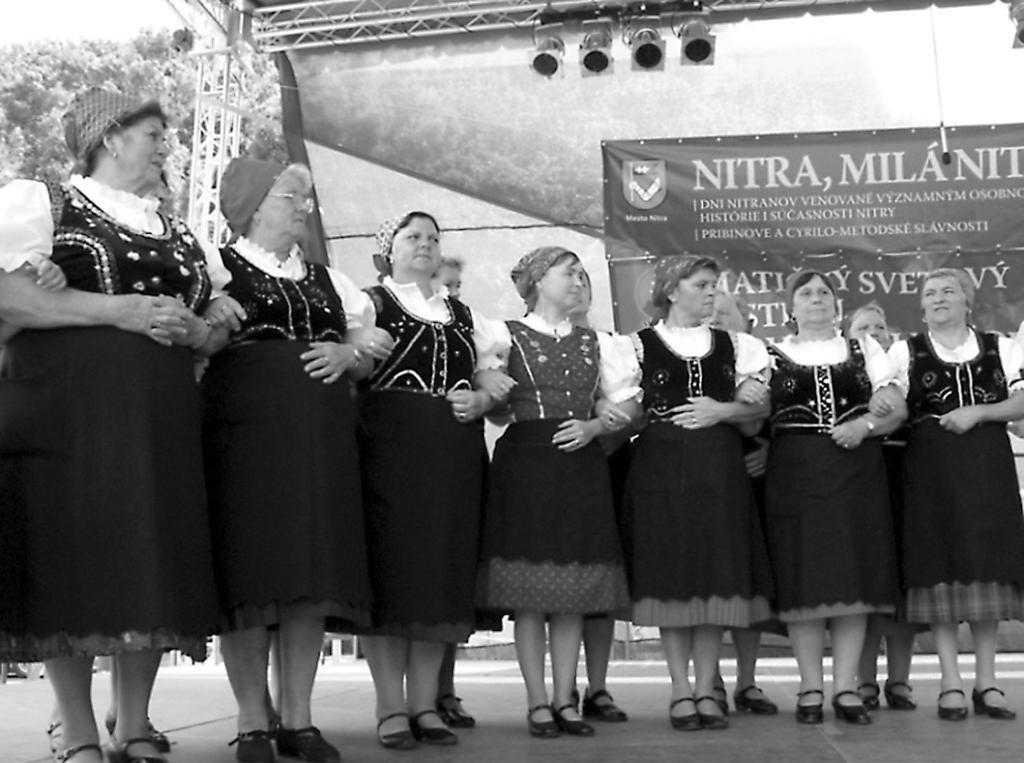 10 Pilíšan (Szentkereszti Hírmondó) Matičný festival privítal krajanov Náš páví krúžok na Slovensku Účastníci Matičného festivalu z rôznych krajín sveta zavítali na Slovensko v dňoch 1. - 5. júla.