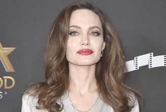 SZTÁRVILÁG Újabb filmben szerepelhet Avatar-kiállítás nyílt Angelina Jolie-t legutóbb a 2015-ben készült saját maga által rendezett A tengernél című drámában láthattuk.