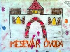 A katolikus és evangélikus templomokban az oltárterítő színe lila, amely a bűnbánatot jelképezi.
