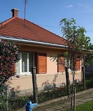 MAI PÉLDÁK 6 Meglévő épület felújítása a településkarakterbe illeszkedően 29