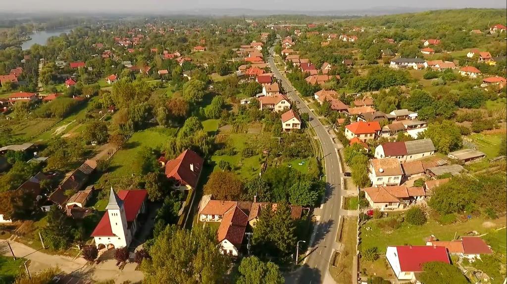 2. Őrbottyán bemutatása A mai modern városközpont a Rákóczi út és az Arany János utca találkozásánál, valamint a vasútállomás környezete, továbbá a Rákóczi út alsó szakasza egy fejlődő rendezettség