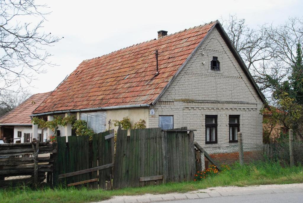 tornáccal. Eredeti fa nyílászárókkal. 20. század eleje. Paraszt ház, Rákóczi Ferenc utca 204. (3148 hrsz.