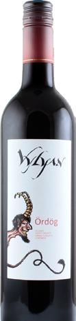 Cherry and morello cherry notes give its fruitiness, accentuated with a hint of cinnamon. Ruby Glanz, hell Säure, Tannin Medium, Eiche Weinfässern.