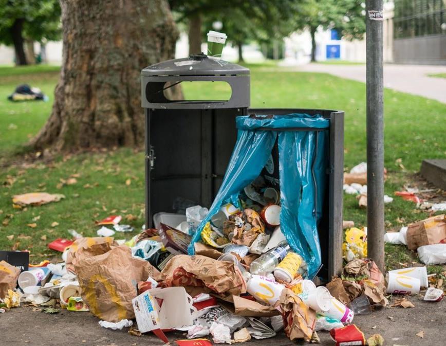 kukákból kiesik a hulladék A
