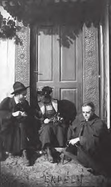 Kodály Zoltán, Kodály Zoltánné és Bartók Béla Erdélyben Zoltán Kodály, Kodály s wife and Bartók in Transylvania Függelék/Appendix 247 zenetörténet állócsillagai vá fognak válni.