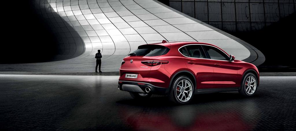 ÉRZELMEKRE HATÓ FORMATERV EGY KANYAR SE MARADJON KI A Stelvio minden egyes részlete az Alfa Romeo kompromisszumok nélküli filozófiájáról árulkodik, amely mindig a szükséges szépség alkotását célozza