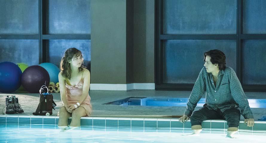 : Haley Lu Richardson, Cole Sprouse, Parminder Nagra Amikor valami láthatóan kell a népnek, akkor azt a műfajt, stílust vagy témát addig kell fejni, amíg képes dollármilliókat termelni.