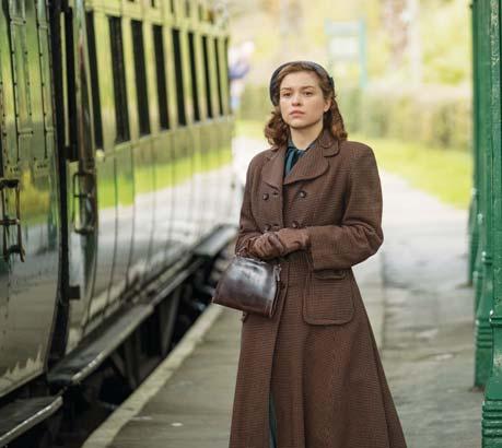 : Judi Dench, Stephen Campbell Moore, Sophie Cookson A nyugdíjas könyvtárosnőt, Joant hazaárulással vádolják. Tettéről nem csak a brit kémelhárításnak, hanem ügyvéd fi ának is számot kell adnia.