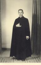 1955-től haláláig a budapesti ELTE Román Filológiai Tanszékének az alkalmazottja, ennek az intézménynek docense, helyettes dékánja, egyetemi tanára.