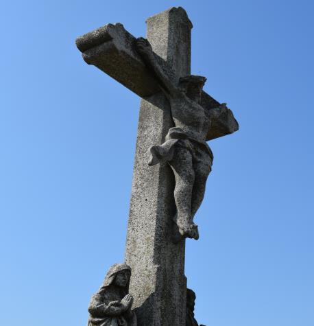 Kereszt a temetőben Helyi védelemre érdemes építmények Pörbölyön