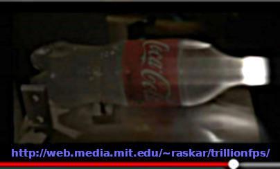 edu/~raskar//trillionfps/ A fényimpulzus a 30 cm hosszú palackon kb. 1 ns (10-9 s) alatt fut végig, közben 480 felvétel készül.