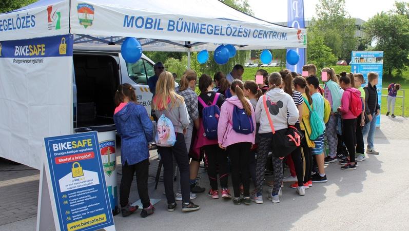 4 GL PLUS Tisztelt Ügyfeleink! Tájékoztatjuk Önöket, hogy a hulladékszállítás rendje pünkösdhétfőn, azaz 2019. június 10-én nem változik.