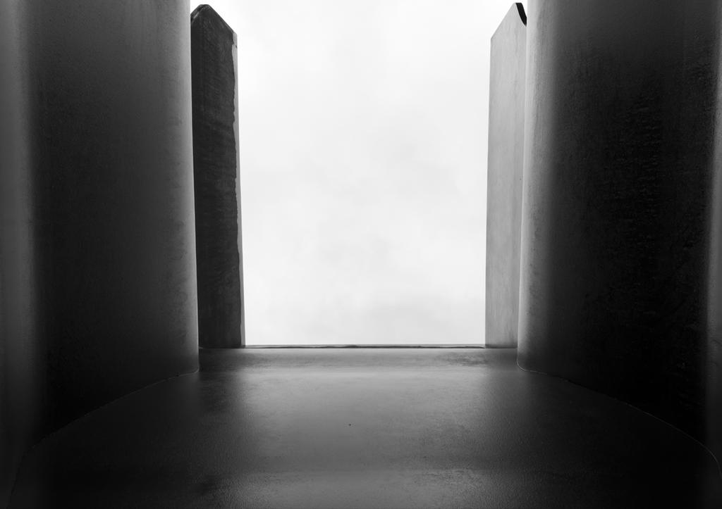 PHOTOGRAPHY architecture Symmetrical geometric shapes characterize modern architecture.