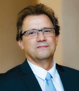 Karrier Út ahhoz a bizonyos két betűhöz Az egyetemre kerülés után szinte minden hallgatóban legalább egyszer felébred az a vágy, hogy a neve elé megszerezze ezt a bizonyos két betűt: Dr.