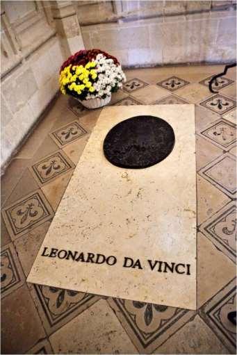 Leonardo da Vinci sírja Franciaországban, Ambois-i királyi kastély Saint Hubert kápolnájában található.