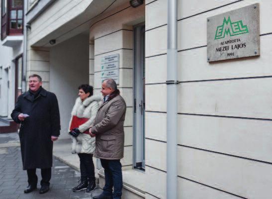 Az avatáson Lajos bácsi menye, Tímea felolvasta Wass Albert Volt egyszer egy ember című írását, majd a leleplezett emléktáblát beszentelte a Barátok temploma plébánosa.