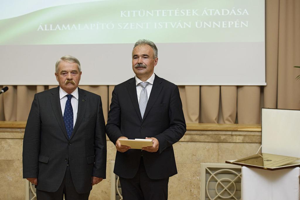 vetőmagellenőrzésben és -minősítésben végzett kiváló tevékenységéért, szakigazgatás szakirányvezetői munkájáért; dr. Réthy László, a Fleischmann Rudolf-díjban részesült dr. Réthy László Gyermelyi Zrt.
