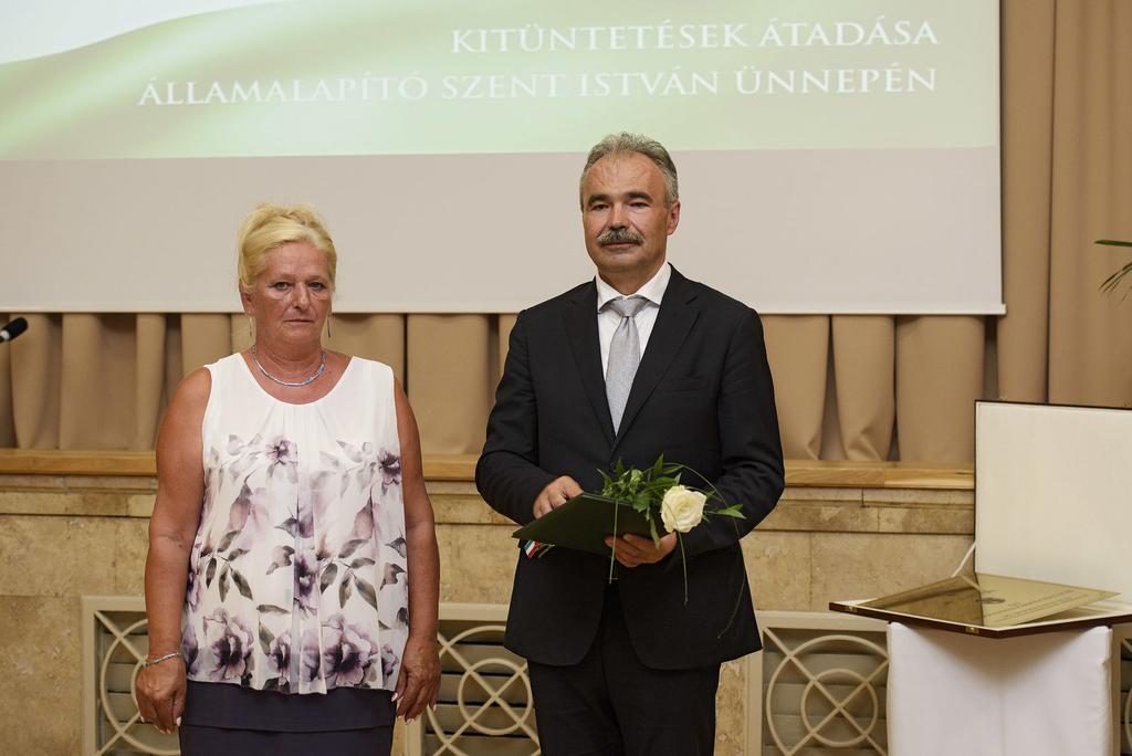 szilvapálinkájának bejegyeztetésében és a pálinka név uniós elfogadtatásában végzett munkájáért; Udovecz György, a Jászkun Magyar Királyi Honvéd Hadikultúra Alapítvány elnöke, a Magyar Honvédség
