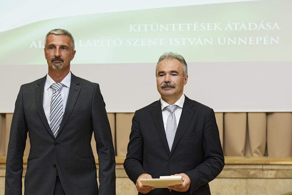 Aranykoszorús Gazda díjat vehetett át Nagy Géza Nagy Gézának, a KRIKK Kft. tulajdonosának, ügyvezetőjének, a Nagy Lovas Kft.