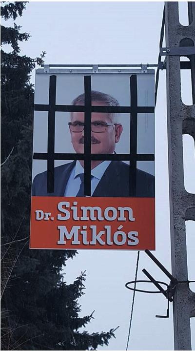 A viszonylag mértéktartó és a vereségét elismerő Gulyás-interjú után, a választást követő napokban azonban, Orosz a lehetőségek határáig elment a választási eredmények legális keretek között történő