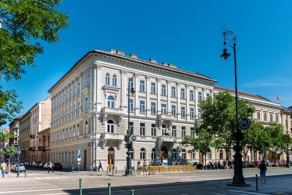 BEFEKTETÉSI PORTFOLIÓ A66 Elhelyezkedés H-1061 Budapest, Andrássy út 66. Bruttó terület 3.