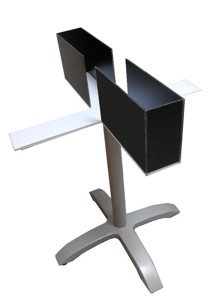 4.2.3 Emelt keresztpalló (EPM) teszt Az EPM négy azonos méretű (10 cm x 30 cm), derékszögben keresztezett zárt és nyitott folyosókat tartalmazó apparátus, ami egy 60 cm-magas talapzaton helyezkedett