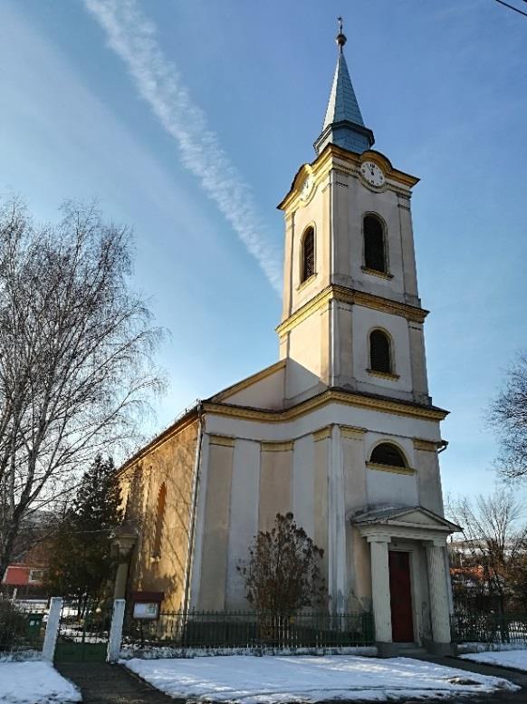 Református templom A templomot a XV. században építették, amit a törökök pusztítása miatt a XV. században újjá kellett építeni. Akkor a pap Dobroviczay Ferenc volt. A XVII.