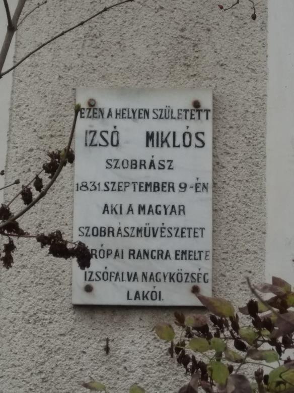 van egy lakóház, melyen