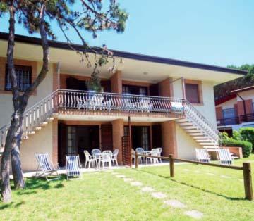 CASA MARE - tengerparti, közvetlen központ közelben (50 m), csak Mono/3 fős lakások, mikró, légkondicionáló, tengeri kilátás. ZATTERA - tengerparti, sétálóutca 100 m.