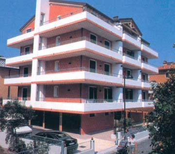 között) Tengerparti rezidencia*** Standard apartmanok légkondicionálóval (az árban). Nagy lakások is! (Quadrilo/7-8 fős) A létesítményben élelmiszerüzlet és gyorsétterem is üzemel.